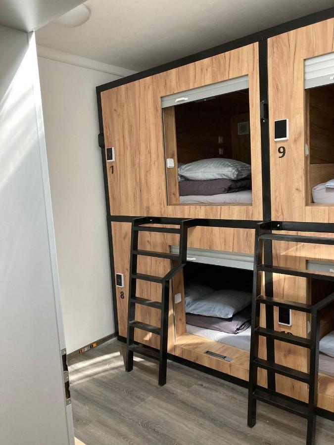 פראג Capsule Hostel Erbenova מראה חיצוני תמונה